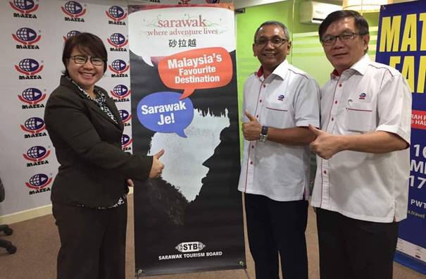 From left: Acting Chief Executive Officer of Sarawak Tourism Board,  Mary Wan Mering, MATTA Fair Vice President, Mohd Akil Mohd Yusof and MATTA Chief Executive Officer, Phua Tai Neng, introducing the “Malaysia’s Favourite Destination” banner.